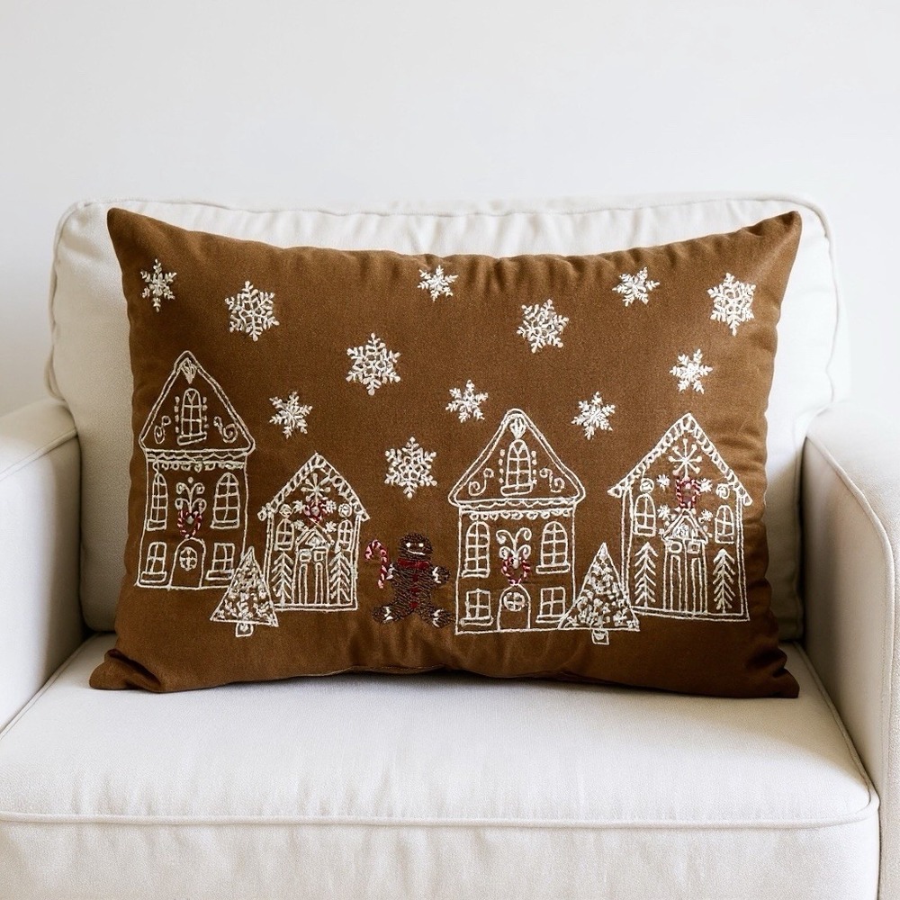 Pottery‎ Barn Gingerbread Village Embroidered Velvet Lumbar Pillow Cover 16"x26"
